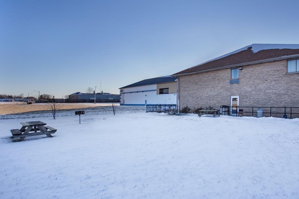 Super 8 by Wyndham Kokomo Eksteriør billede